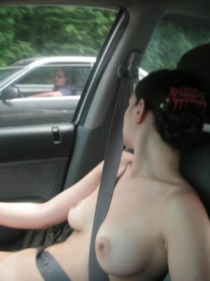 amateur-Foto Show off Clothes in Car