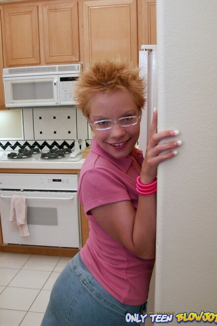 amateur photo EMILY DAVINCI PIC246