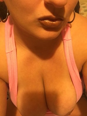 foto amateur Should I let hubs cum on my Face or on my boobs?