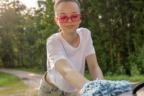 amateur photo MetArt_Car-Wash-Cutie_Shea_high_0006