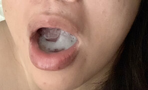 photo amateur I love swallowing a mouthful of cum