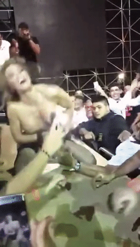 zdjęcie amatorskie Stripper Fights Off The Gropers Grabbing Her Titties and Twat