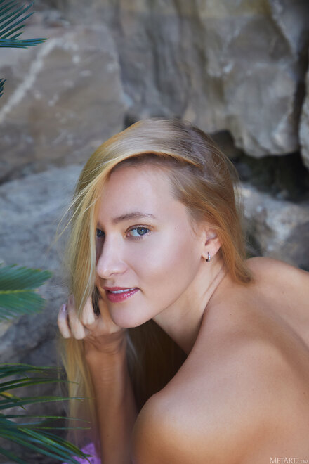 MetArt_Golden-Charm_Ivi-Rein_high_0044