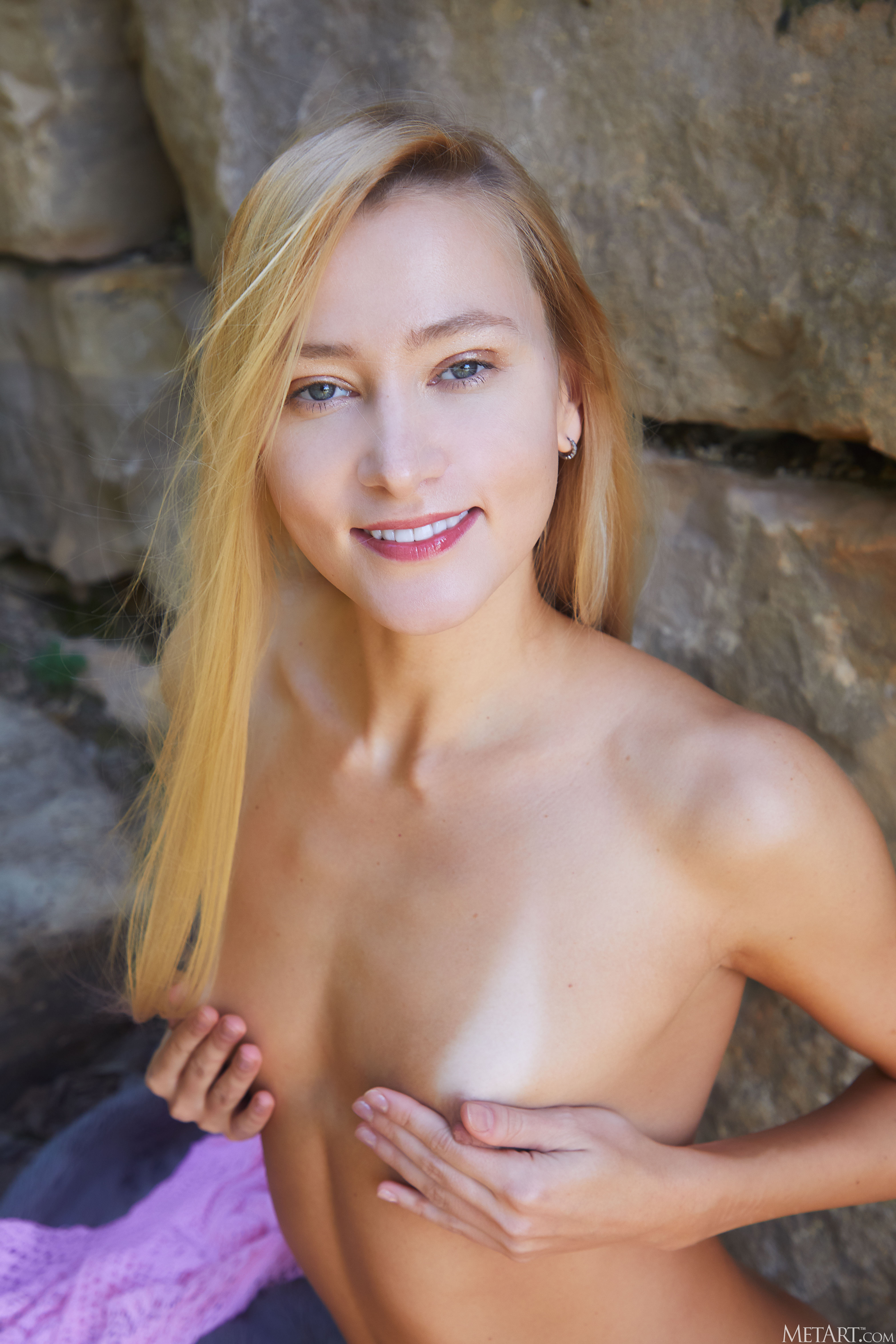 amateur photo MetArt_Golden-Charm_Ivi-Rein_high_0100