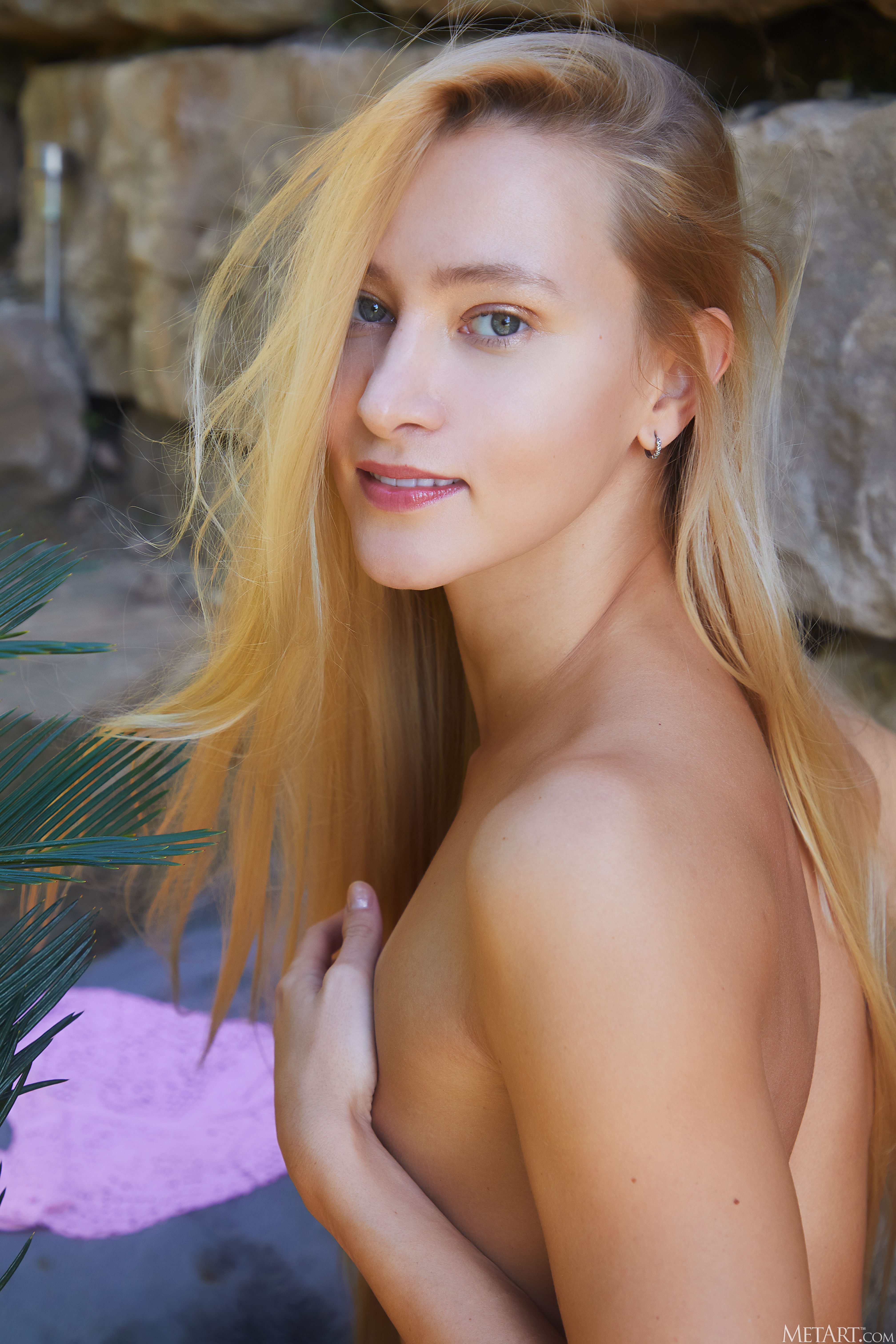 amateur photo MetArt_Golden-Charm_Ivi-Rein_high_0120