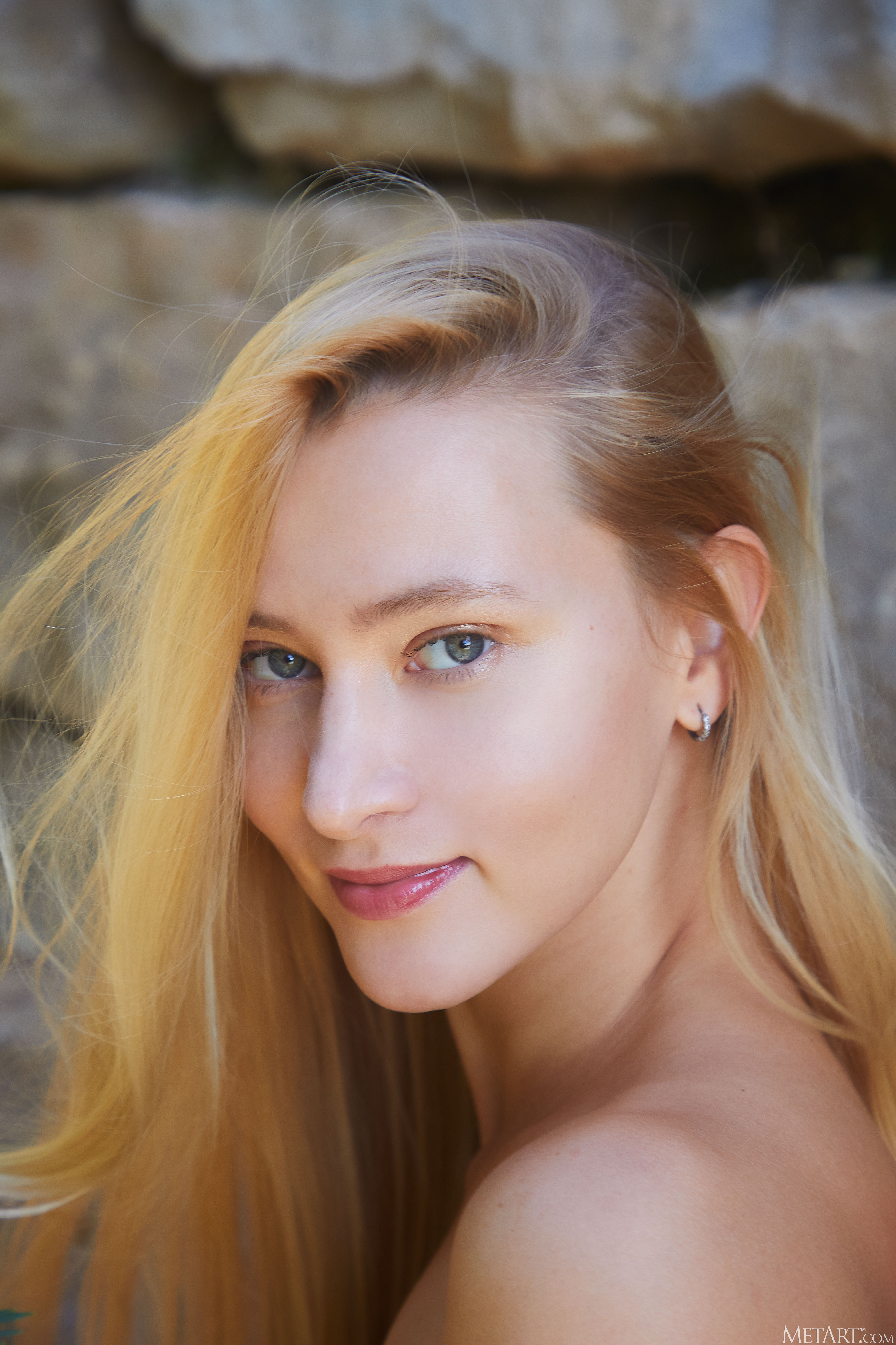 amateur photo MetArt_Golden-Charm_Ivi-Rein_high_0121