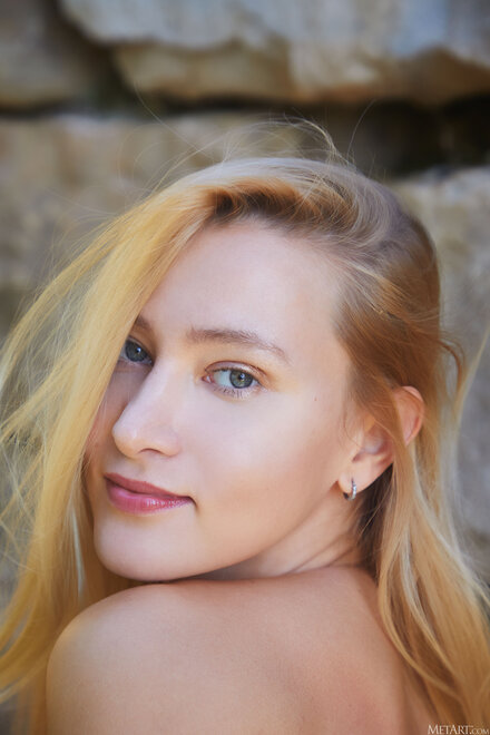 MetArt_Golden-Charm_Ivi-Rein_high_0122