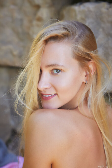 MetArt_Golden-Charm_Ivi-Rein_high_0128