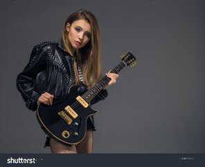 amateurfoto Mila Azul Guitar