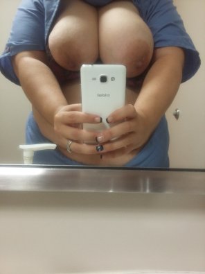 foto amateur Nurse was in the bathroom when her tits popped out!