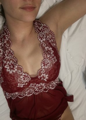 amateur photo V-Day Lingerie! Should I treat myself to a bath as well? [F]
