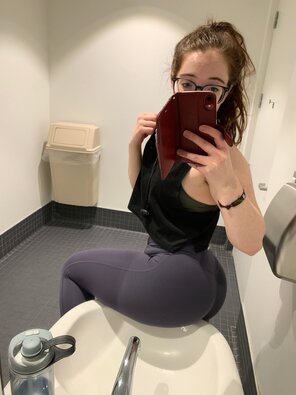 amateur pic 5'2" thicc redhead