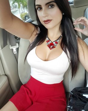 photo amateur white top, red skirt
