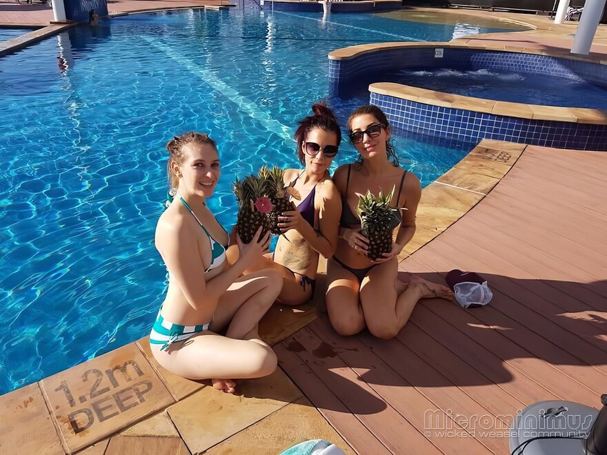 Darwin Holiday 0156-topaz-faceai-enhance-3.8x