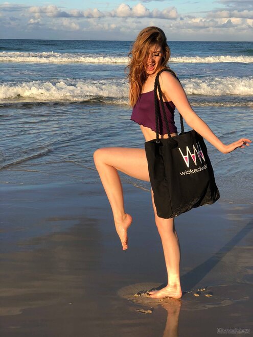 Natural on the Beach 0562-topaz-sharpen-faceai