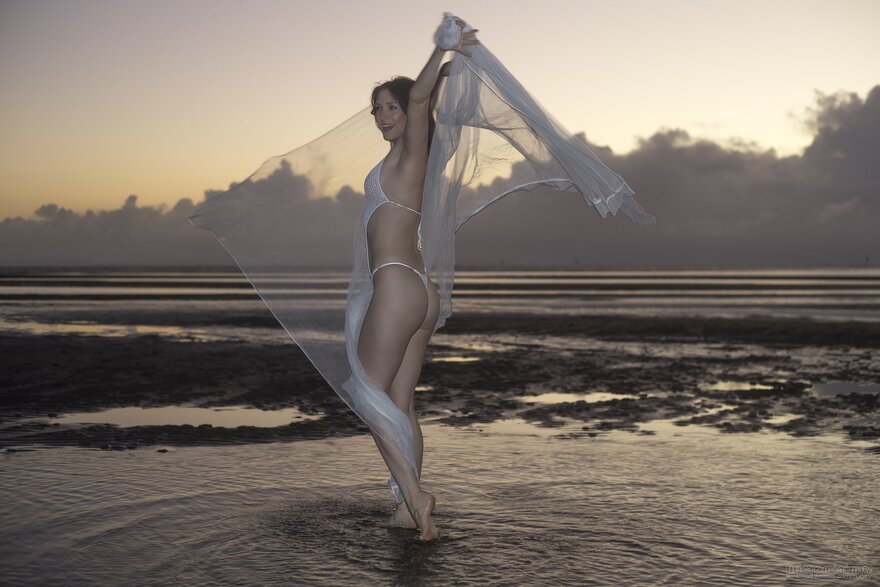 Peaceful 0662-topaz-sharpen-faceai nude