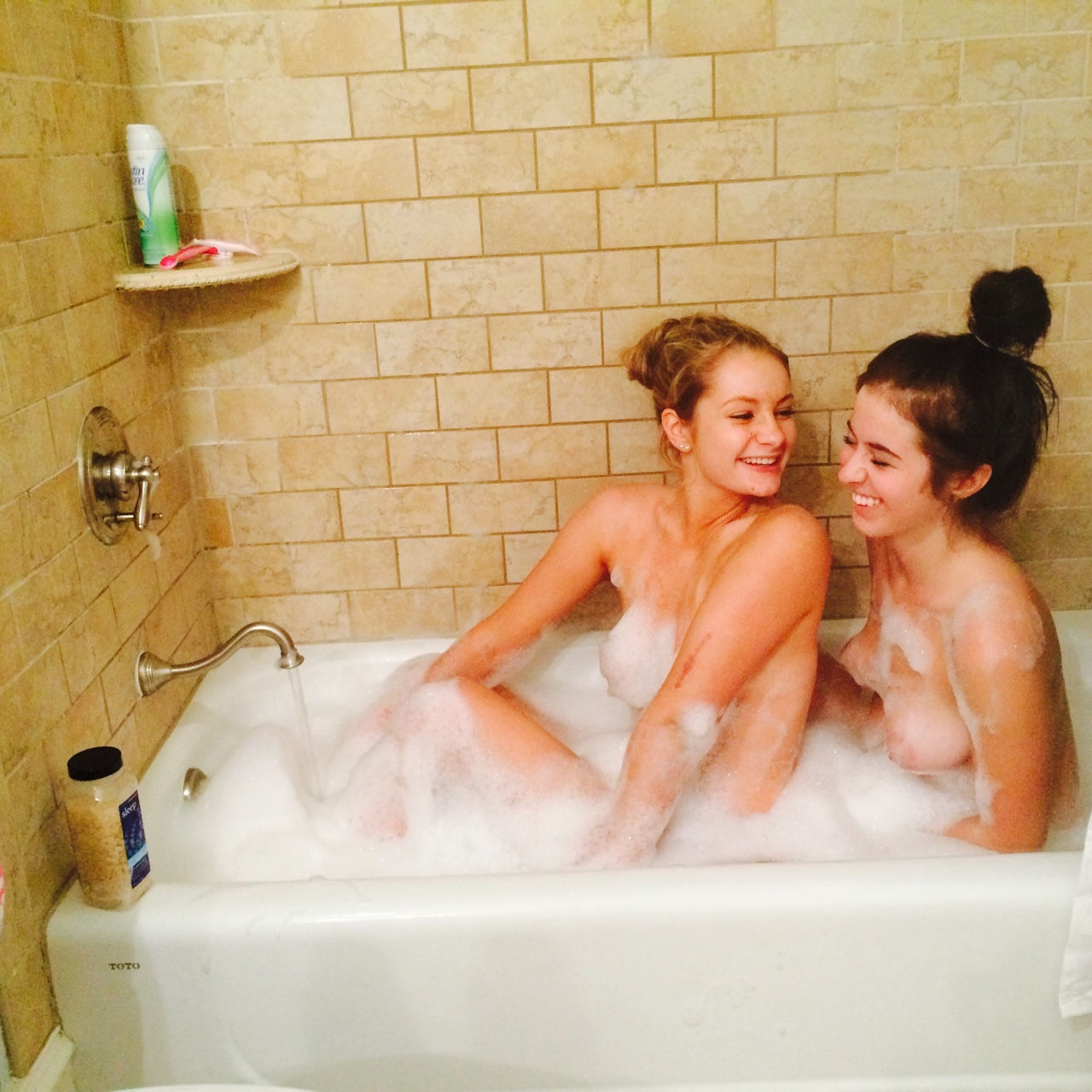 Friendly bubble bath Porn photo