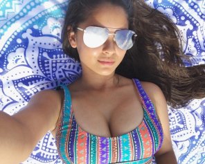 amateur pic I love busty girls with aviators
