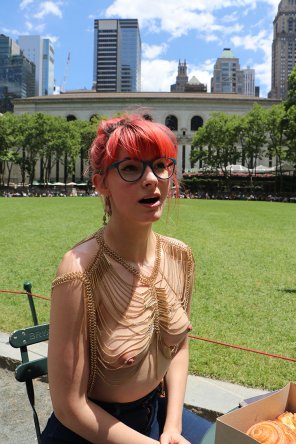 zdjęcie amatorskie Red hair and glasses