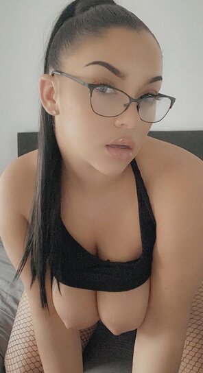 foto amateur Do you like a girl with glasses on?