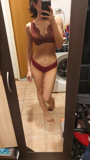 amateur pic Who likes petite girls? [f]