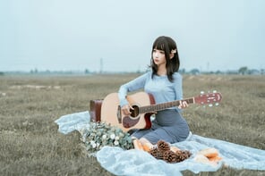 foto amateur Chunmomo-蠢沫沫-Guitar-Sister-1