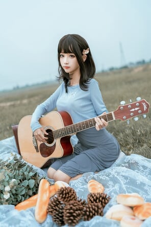 foto amateur Chunmomo-蠢沫沫-Guitar-Sister-2