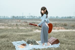foto amatoriale Chunmomo-蠢沫沫-Guitar-Sister-43