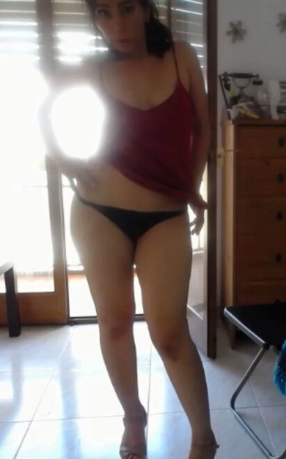 1252585-angelahottplay