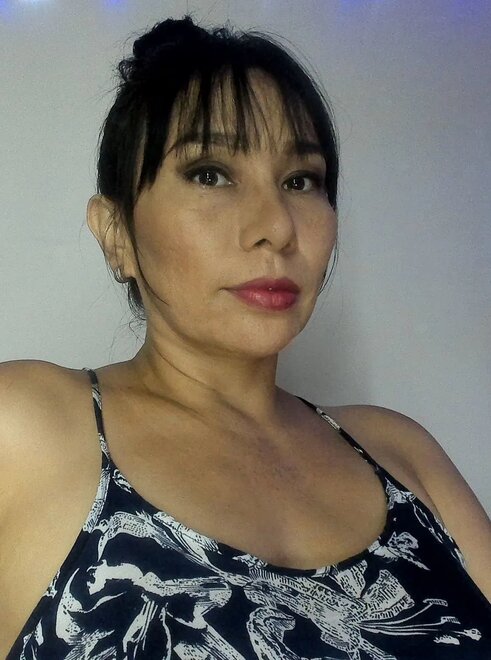 6827272-angelahottplay