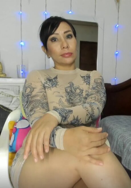 9204132-angelahottplay