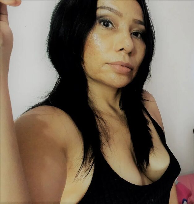 9204186-angelahottplay