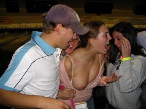 foto amateur Frat party flash