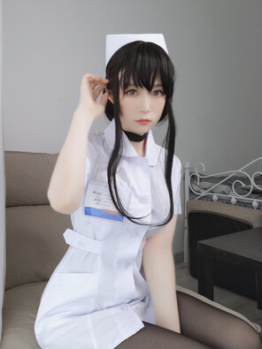 foto amatoriale Baiyin811 (白银81) - 长发小护士 (1)