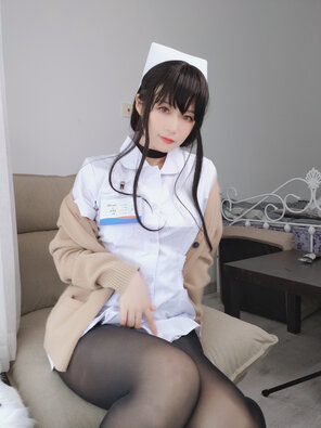 amateur photo Baiyin811 (白银81) - 长发小护士 (65)