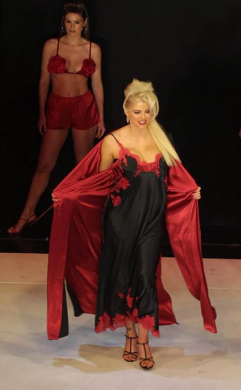 amateur photo 2001 Lane Bryant Fashion Show