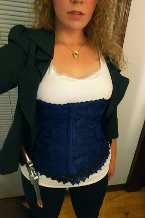 zdjęcie amatorskie Any excuse to wear my favorite corset in public, Happy Halloween ðŸ“