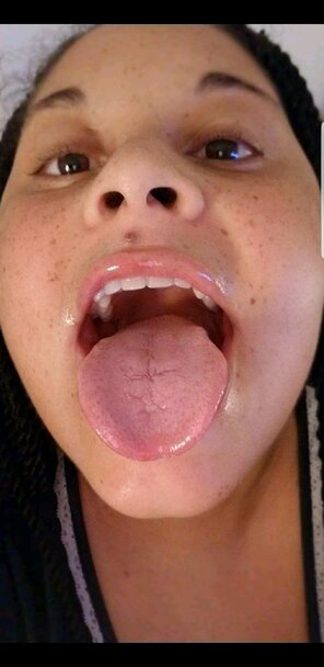 foto amateur Tongue out for cum