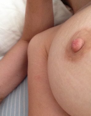 アマチュア写真 Close up of my girlfriends nipple, can PM for more.