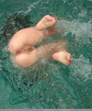 zdjęcie amatorskie Playing in the Water