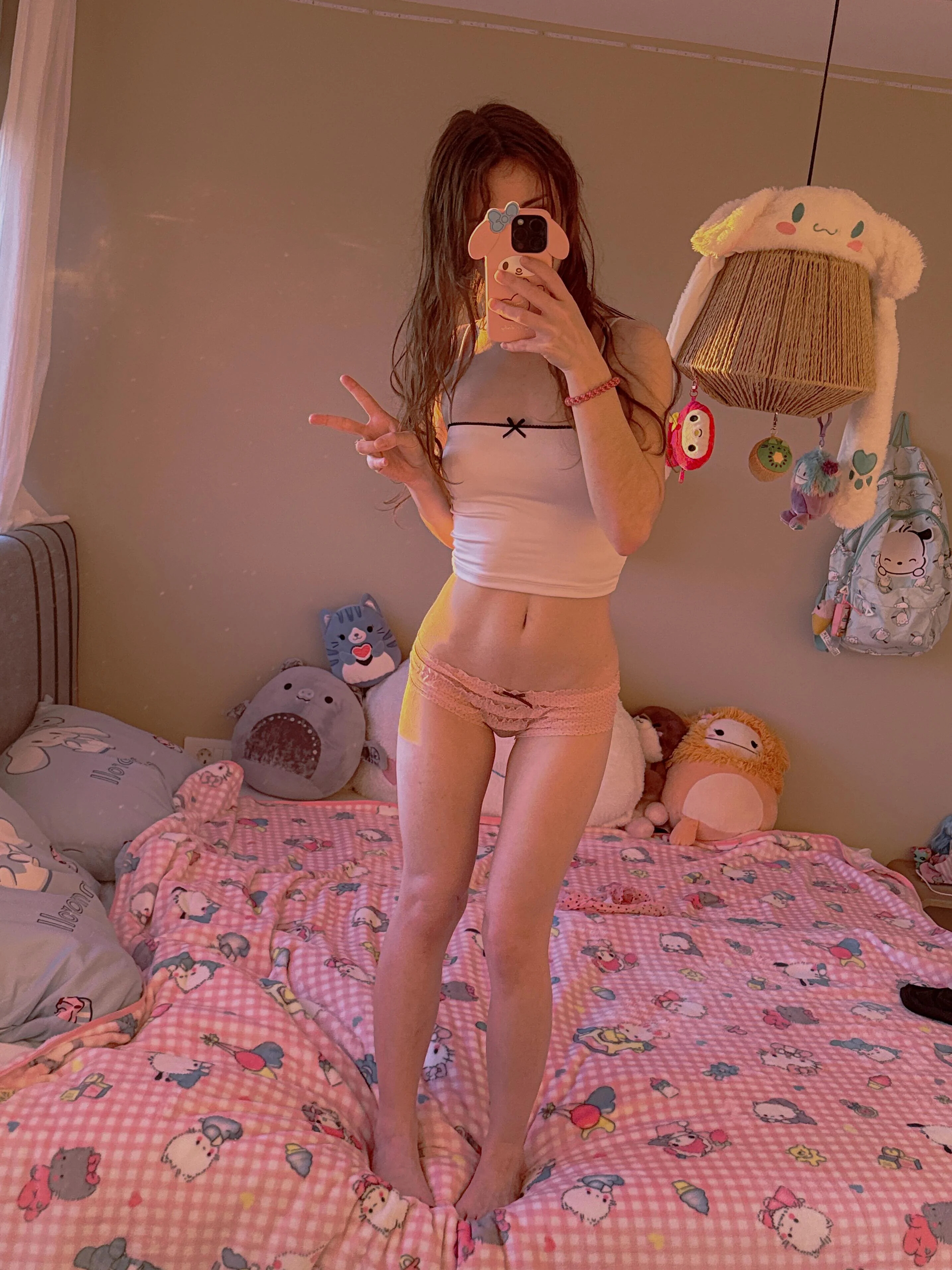 amateur photo RDT_20251018_1900432136957676765111488