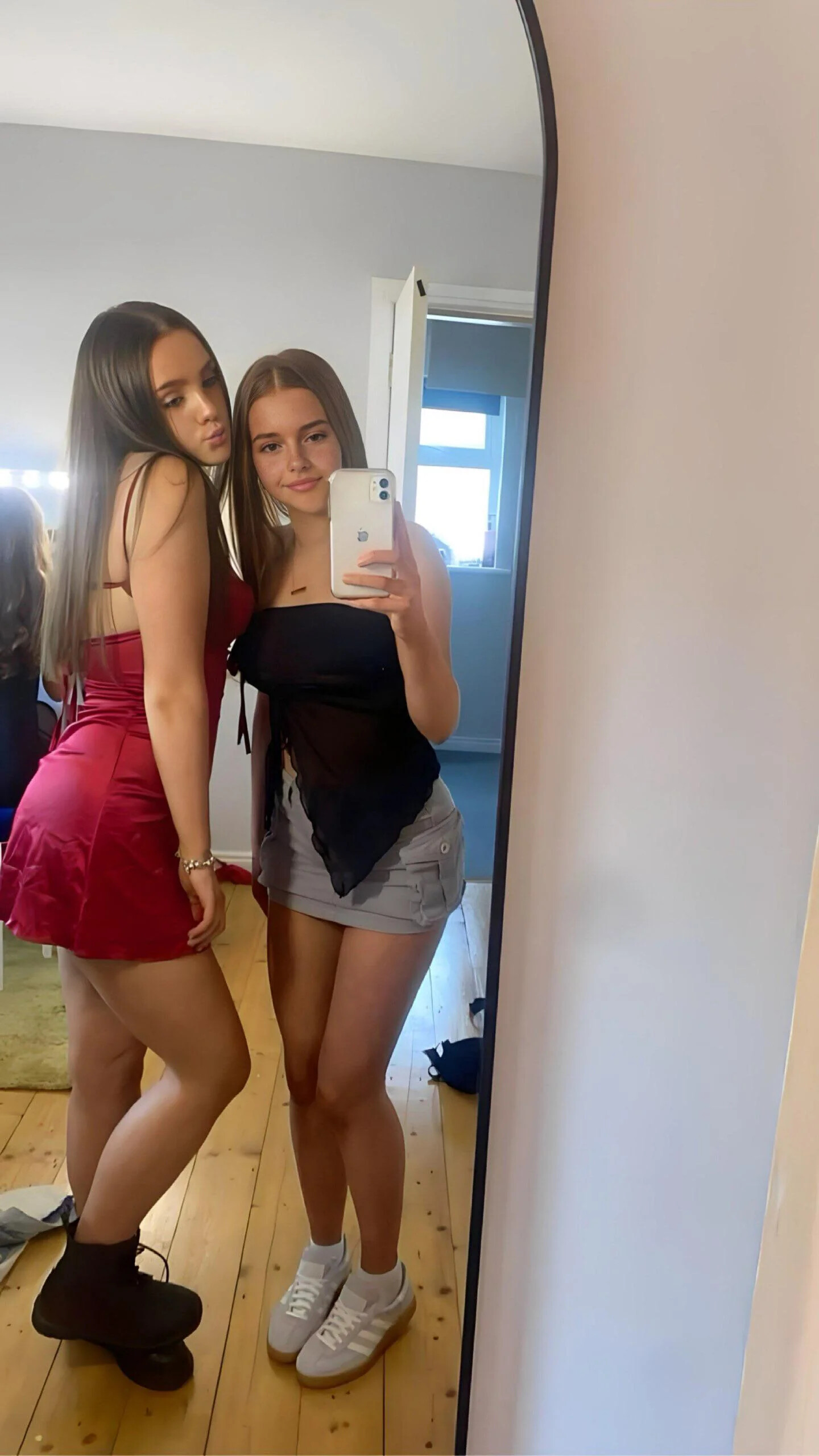 amateur photo RDT_20251016_2017328418284119748788842