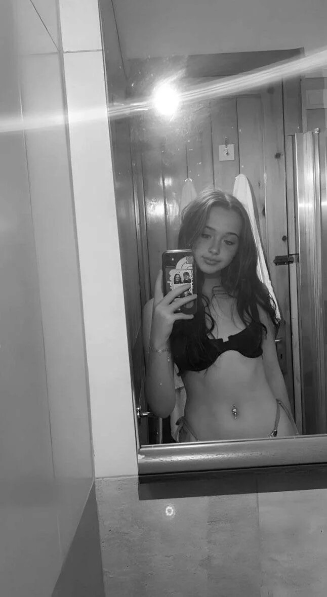 amateur photo RDT_20251016_1955433169177172055063977