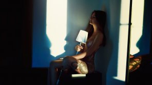 amateur photo Tatto girl play with lamp