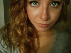 photo amateur green eyes and nose ring