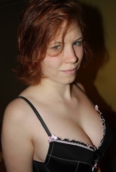 Yvonne (33) nude