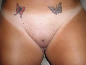 foto amatoriale butterflies and tan lines