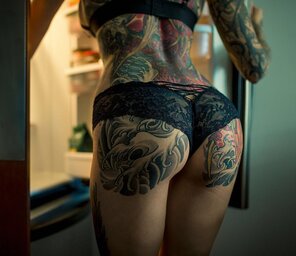 foto amateur Just a tattooed ass in lingerie