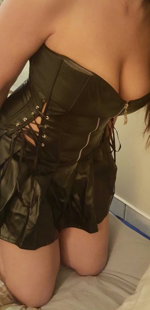 zdjęcie amatorskie My Slutty 34yo Hotwife In Her Sexy Leather Dress [F]