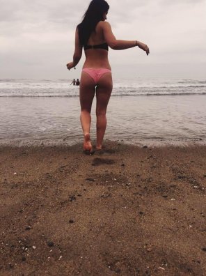 foto amadora Walking into the ocean